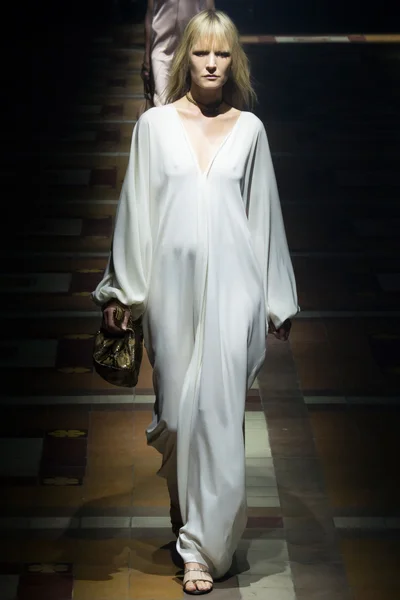 Look 25